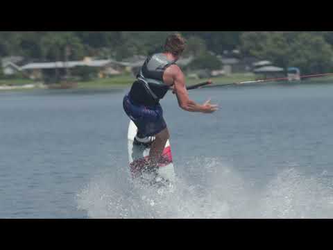 Connelly Pure Wakeboard w/ Venza Bindings