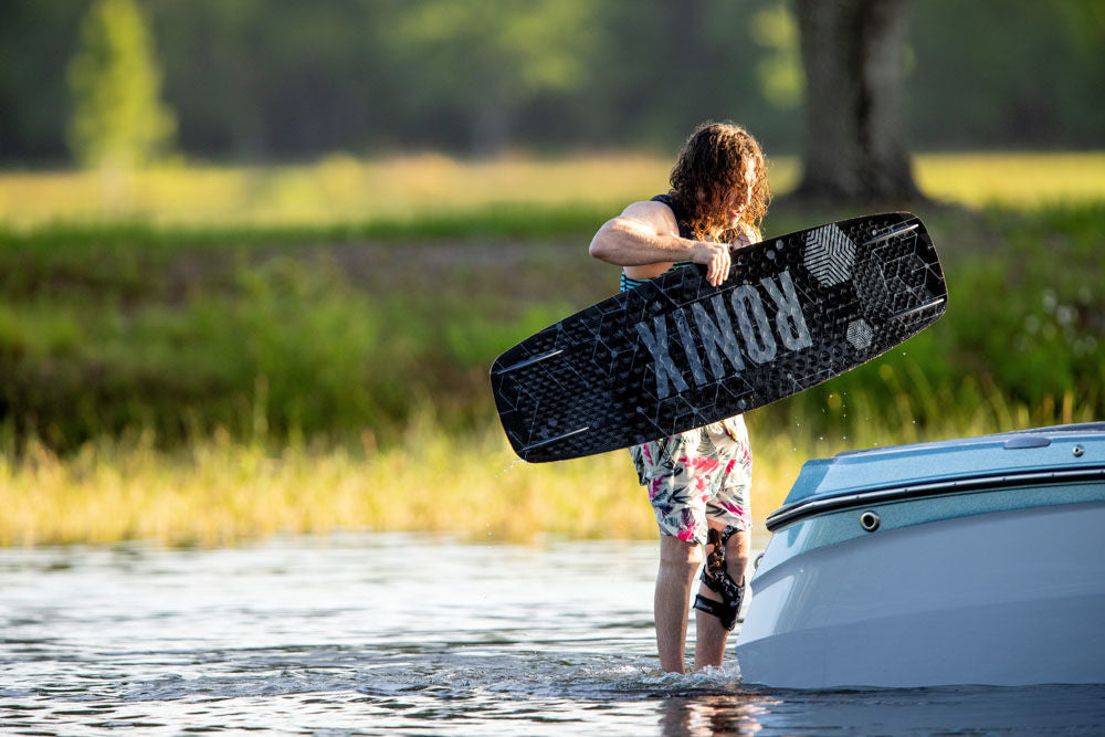 Ronix Parks Wakeboard w/ District Bindings