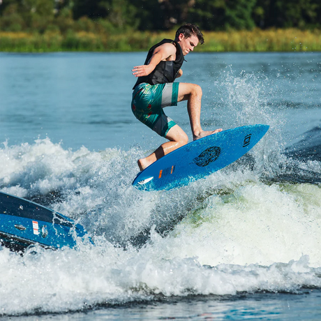 Mastering Wakesurfing: Beginner Tips for Riding the Endless Wave