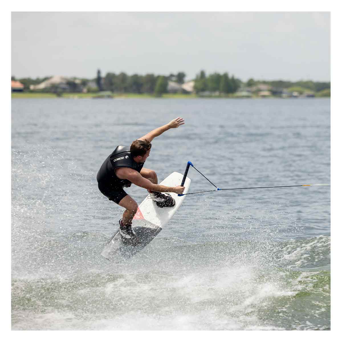 Connelly Pure Wakeboard w/ Venza Bindings