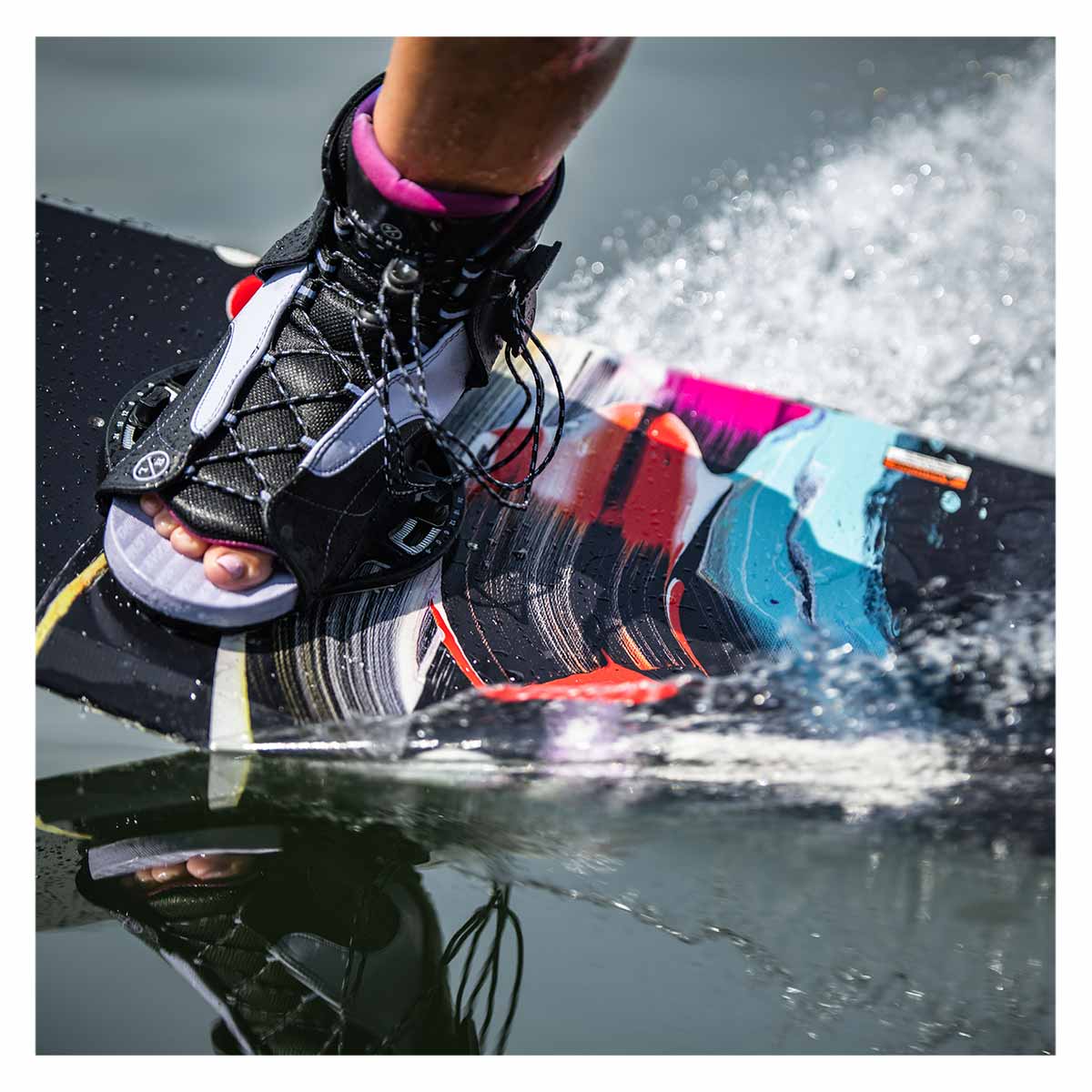 Hyperlite Women's Eden 2.0 Wakeboard w/ Jinx Bindings