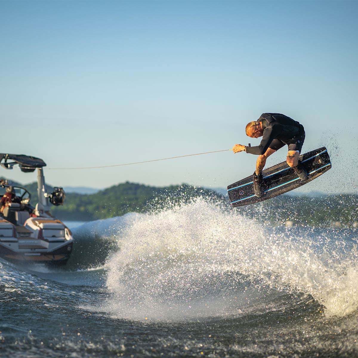 Hyperlite Kruzr Wakeboard w/ Team X Bindings