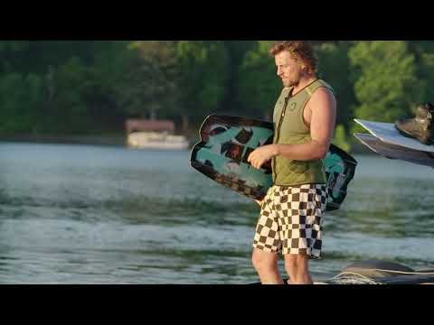 Liquid Force Remedy Wakeboard w/ Classic 6X Bindings