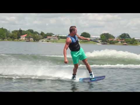 Connelly Reverb Wakeboard w/ Empire Bindings